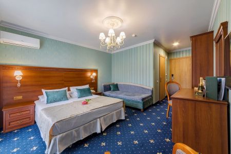 Отель "Лермонт"