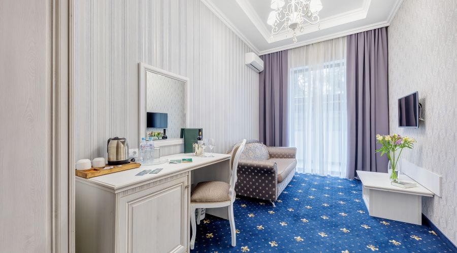 Фэмили студия с балконом 1 этаж